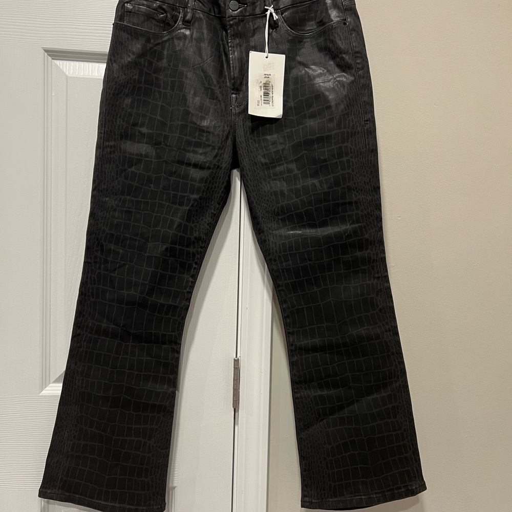 Frame Le Crop Mini Boot Cut Jeans
Black | Color: Black | Size: 32 | - Picture 5 of 9